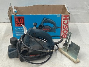 lot 32 image: Bosch 3365 Hand Planer