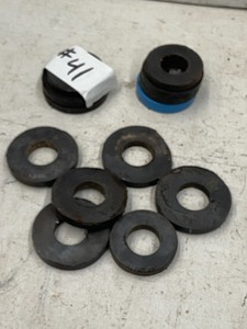 lot 41 image: Lot Of 2.5 Magnets & (1) Handheld The Magnet Square
