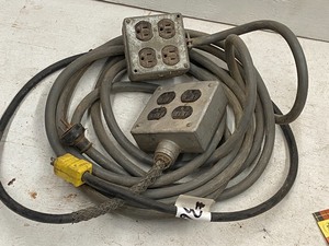 lot 86 image: Lot Of (2) 120Volt Outlet Supply Cords