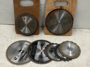 lot 90 image: Bucket Of Assorted Circular Saw  Tile Saw Blades -- See All Pictures