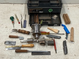 lot 95 image: Tote Of Assorted Chisel & Carving Tools -- Razor Blades -- Saws -- Etc (See All Pictures)