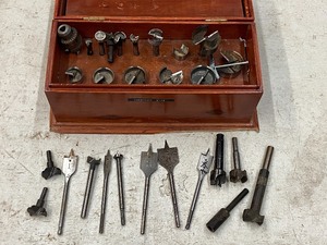 lot 96 image: Wooden Bit Storage Box Full Of Assorted Spade & Forstner Bits