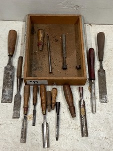 lot 99 image: Wooden Tray Of Assorted Vintage Lathe Tools & Etc