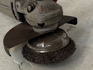 lot 20 image: Milwaukee 9 Sander