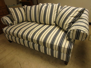 lot 101 image: RALPH LAUREN SOFA
