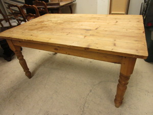 lot 103 image: RUSTIC SOLID WOOD DINING TABLE, WITH DECORATIVE LEGS