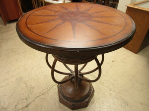 lot 107 image: DECORATIVE ACCENT TABLE