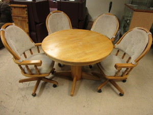 lot 118 image: OAK DINING TABLE AND CHAIRS, WITH LEAF