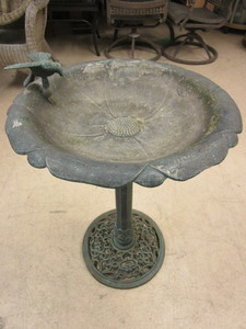 lot 128 image: DECORATIVE BIRD BATH