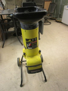 lot 137 image: MCCULLOCH GARDEN CHIPPERSHREDDER