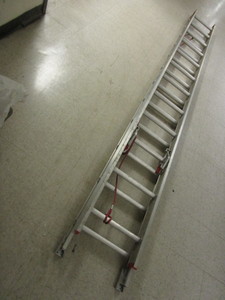 lot 142 image: WERNER 16 EXTENSION LADDER