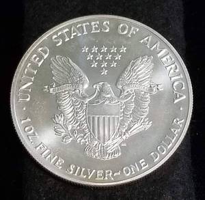 1990 AMERICAN SILVER EAGLE 1 TROY OZ. .999 FINE SILVER DOLLAR