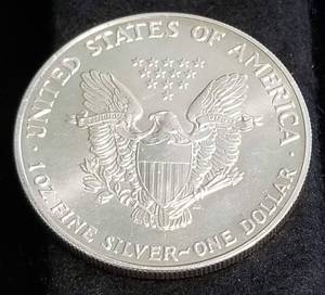 1992 AMERICAN SILVER EAGLE 1 TROY OZ. .999 FINE SILVER DOLLAR