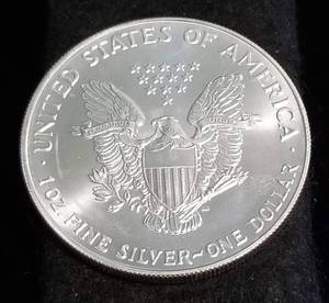 1993 AMERICAN SILVER EAGLE 1 TROY OZ. .999 FINE SILVER DOLLAR
