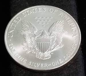 1998 AMERICAN SILVER EAGLE 1 TROY OZ. .999 FINE SILVER DOLLAR