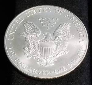 2001 AMERICAN SILVER EAGLE 1 TROY OZ. .999 FINE SILVER DOLLAR
