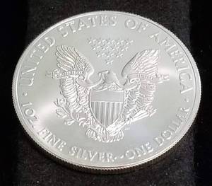 2012 AMERICAN SILVER EAGLE 1 TROY OZ. .999 FINE SILVER DOLLAR