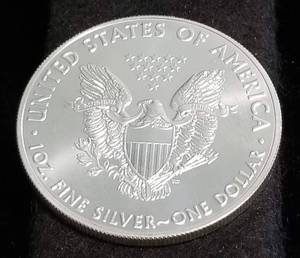 2018 AMERICAN SILVER EAGLE 1 TROY OZ. .999 FINE SILVER DOLLAR