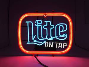 lot 3 image: Neon Lite Beer Sign