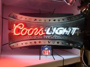 lot 9 image: Neon Coors Light Sign