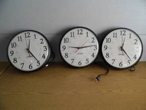 Lot of 3 Clocks