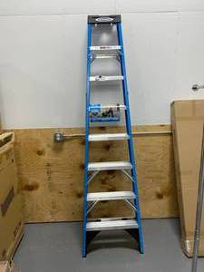 lot 22 image: WERNER 8 Ladder - 12 Max Reach 250 lb Capacity