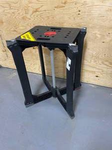 lot 33 image: Mobile Job Work TableSurface