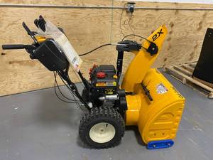 lot 81 image: Cub Cadet 2x26 243CC Two-Stage Gas Snow Blower w Electric Start