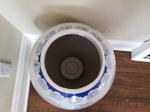 lot 52 image: Extra Large Oriental Blue and White Vase