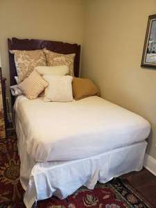 lot 16 image: Antique Carved Oak Bed Set