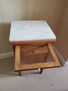 lot 4 image: Marble Top Side Table