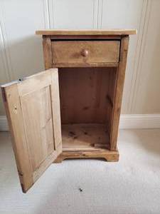 lot 12 image: Rustic Arts & Crafts Side Table