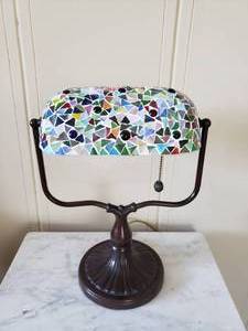 lot 20 image: Stained Glass Mosaic Table Lamp