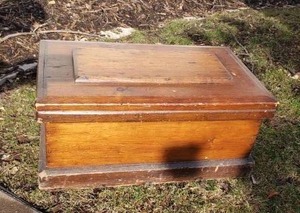 lot 72 image: Antique Wood Tool Chest