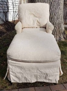 lot 56 image: Elegant Cream Chaise Lounger