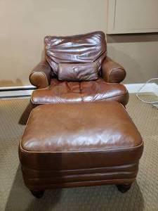 lot 8 image: Leather Club Chair and Ottoman by Bernhardt