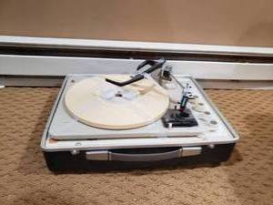 lot 36 image: KLH Model Eleven Portable Turntable
