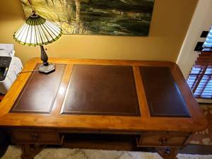 lot 32 image: Impressive Executive Office Desk with Leather Inlay