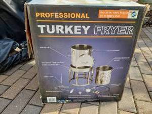 lot 76 image: Sams Club Professional Turkey Fryer Set