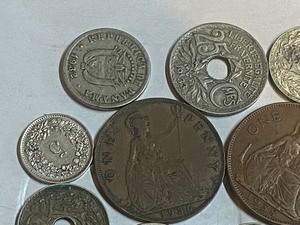 lot 45 image: (1)  envelope of mixed world coins ...
