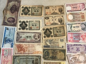 lot 49 image: 1 envelope of mixed world currency ...