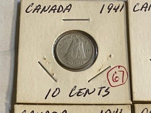 lot 67 image: (5) Canadian silver dimes 1941, 19...