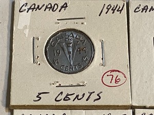 lot 76 image: (4) Canadian vintage nickels 1923,...