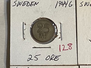 lot 128 image: Sweden (4) silver 25 Ore 1917, 194...