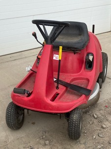 lot 12 image: Honda Riding Lawn Mower