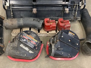 lot 6 image: Toro 60 Zero-Turn Collection System