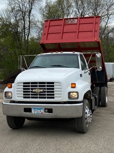 lot 1 image: 1999 Chevrolet C6500