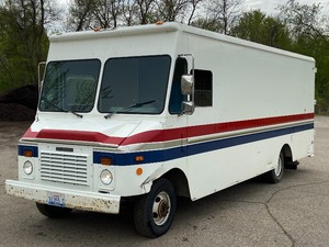 lot 2 image: 1992 Chevrolet Delivery Truck