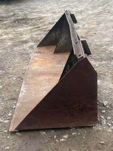 lot 6-A image: 8ft Equipment Bucket