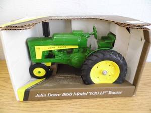 Ertl John Deere 1958 Model 630 LP